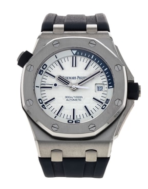 Browse our selection of automatic watches from prestigious brands such as Blancpain, Bell & Ross, Breitling and Rolex.